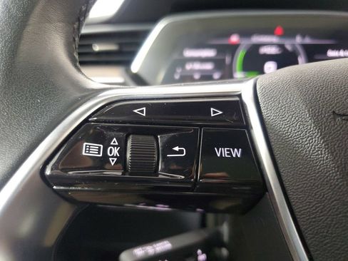 Used 2023 Audi e-tron Premium Plus w/ Premium Plus Package AWD/4WD image 25