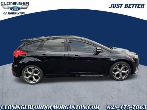 Used 2017 Ford Focus ST image 12