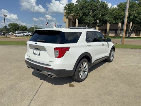 Used 2023 Ford Explorer Platinum w/ Technology Package AWD/4WD image 4