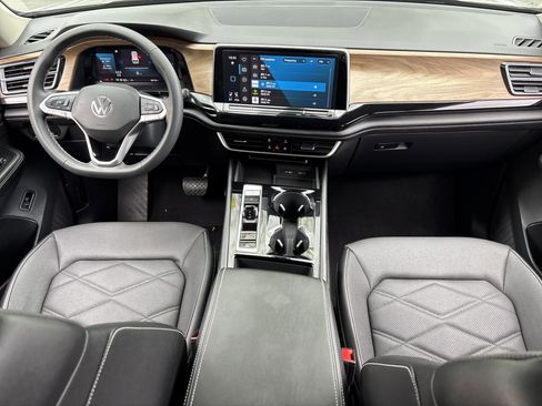 Used 2024 Volkswagen Atlas SE image 14