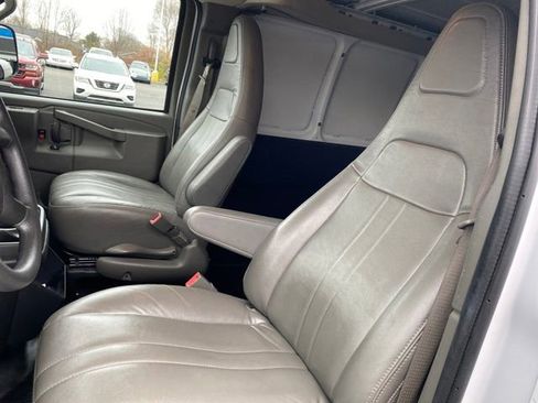 Used 2024 GMC Savana 2500 Extended w/ Driver Convenience Package image 14