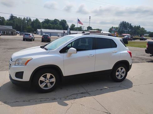 Used 2015 Chevrolet Trax LT w/ LT Plus Package FWD image 3