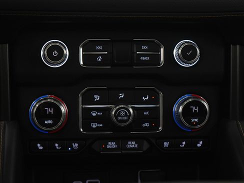 Used 2023 GMC Yukon AT4 w/ Technology Package AWD/4WD image 23
