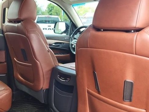 Used 2020 Cadillac Escalade Luxury AWD/4WD image 24