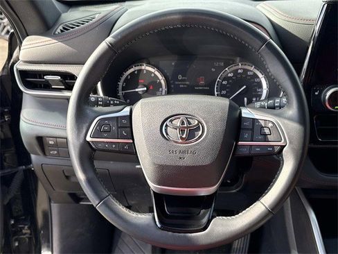Used 2022 Toyota Highlander XSE image 19