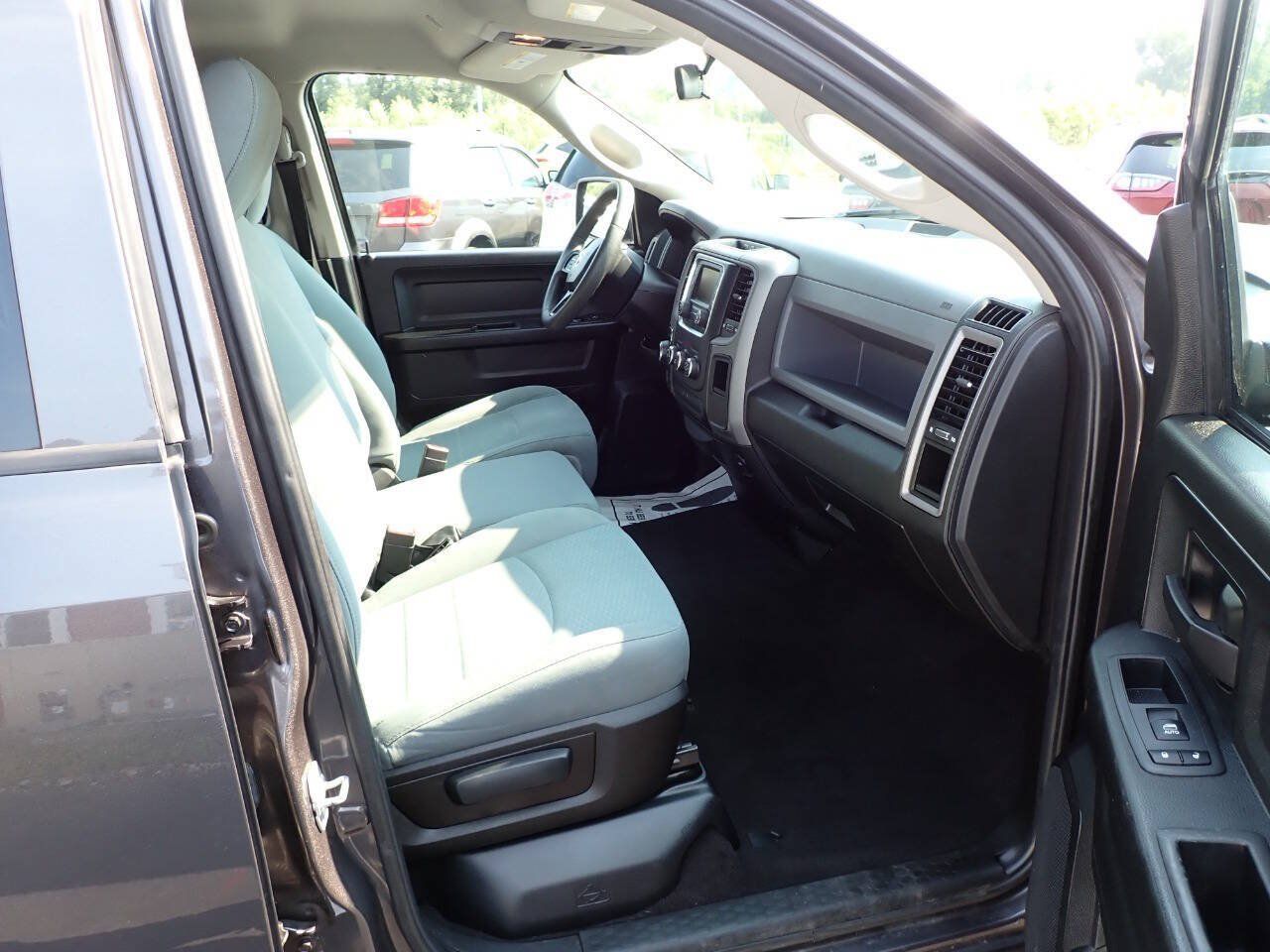 Used 2019 RAM 1500 Express w/ Express Value Package AWD/4WD image 9