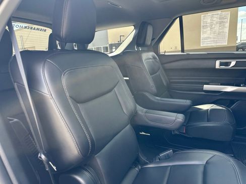 Used 2022 Ford Explorer XLT w/ Equipment Group 202A AWD/4WD image 36