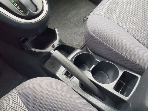 Used 2006 Toyota Matrix XR image 13