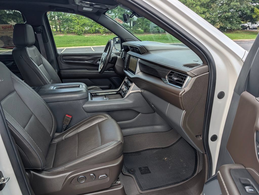 Used 2021 GMC Yukon Denali w/ Denali Premium Package AWD/4WD image 11