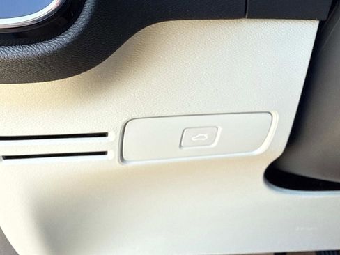 New 2026 Volvo XC40 B5 Ultra w/ Climate Package image 31