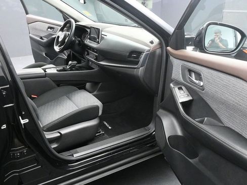 Used 2023 Nissan Rogue SV image 27