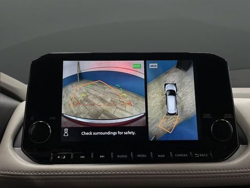 Used 2023 Nissan Rogue SL w/ SL Premium Package image 11