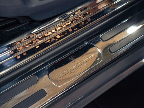 Used 2018 Rolls-Royce Wraith RWD image 48