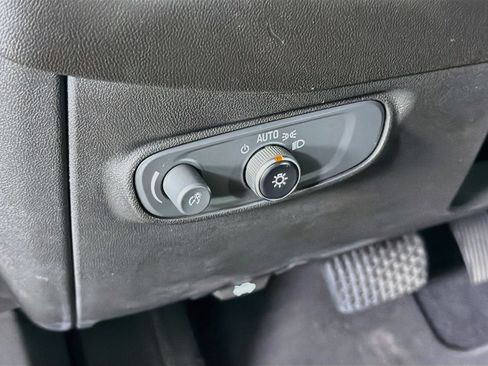 Used 2020 Chevrolet Equinox LS FWD image 17