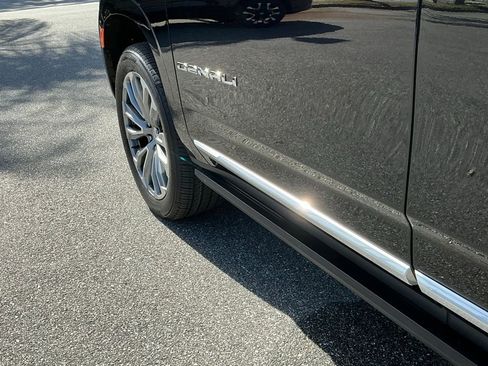 Used 2021 GMC Yukon Denali w/ Denali Premium Package image 25