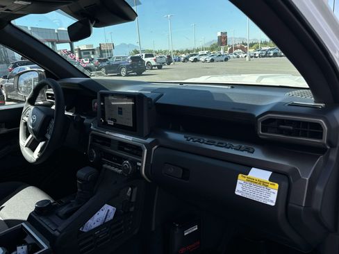 Used 2026 Toyota Tacoma TRD Sport AWD/4WD image 15