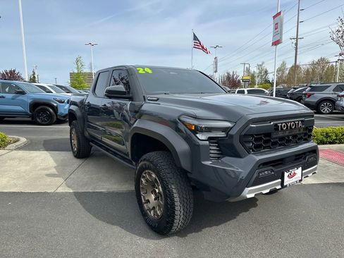 Used 2024 Toyota Tacoma Trailhunter image 7