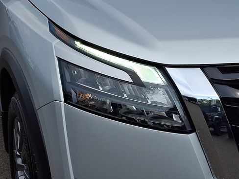 Used 2024 Nissan Pathfinder SV AWD/4WD image 11