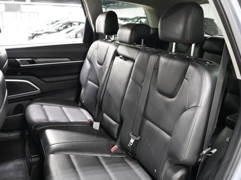 Used 2021 Kia Telluride LX FWD image 22