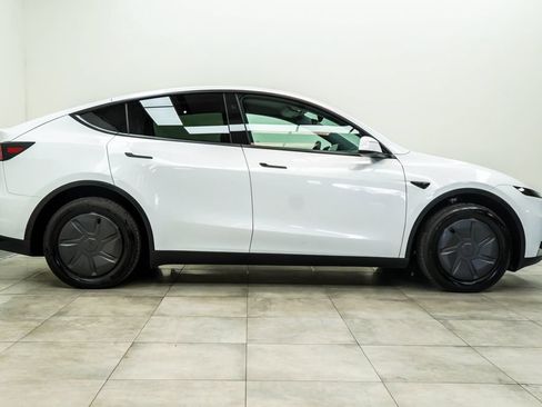 Used 2026 Tesla Model Y 2WD image 10