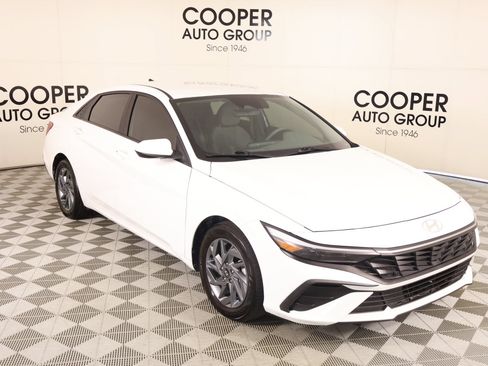 Used 2024 Hyundai Elantra SEL FWD image 1