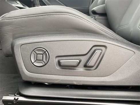 Used 2025 Audi Q3 2.0T Premium w/ Convenience Package image 15