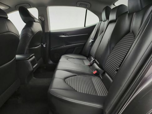 Used 2018 Toyota Camry SE FWD image 19