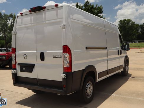 Used 2024 RAM ProMaster 2500 w/ Convenience Group FWD image 3