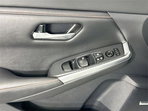 Used 2021 Nissan Sentra SR w/ SR Premium Package image 26