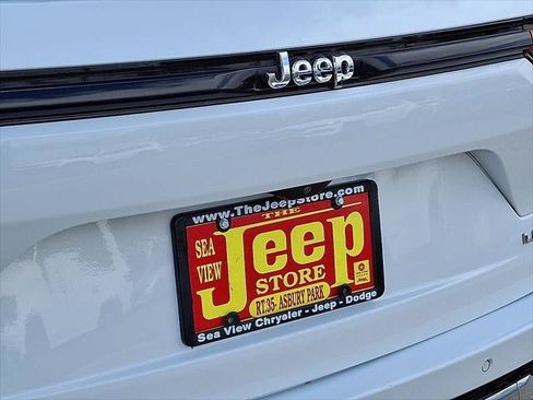 Certified 2023 Jeep Grand Cherokee Laredo X AWD/4WD image 30