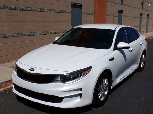 Used 2018 Kia Optima LX image 3