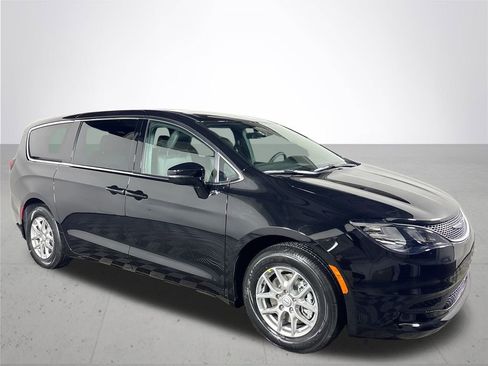 New 2026 Chrysler Voyager LX image 4