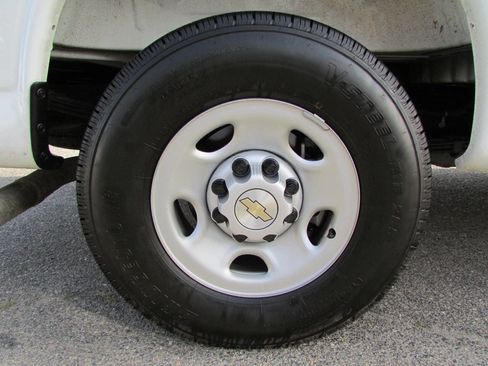 Used 2025 Chevrolet Express 2500 Extended w/ Communications Package image 10