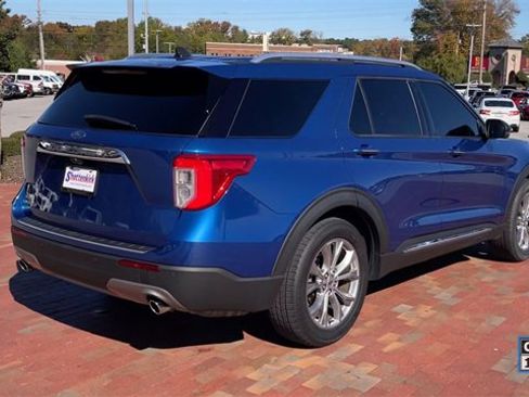 Used 2022 Ford Explorer Limited w/ Equipment Group 301A image 9