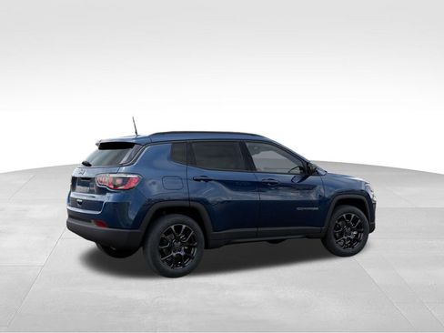 Used 2026 Jeep Compass Latitude AWD/4WD image 4