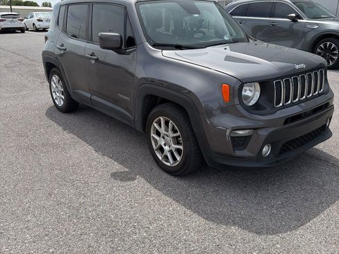 Used 2019 Jeep Renegade Latitude image 4