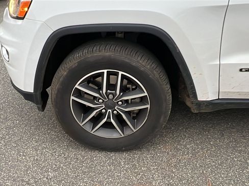 Used 2022 Jeep Grand Cherokee Limited image 12