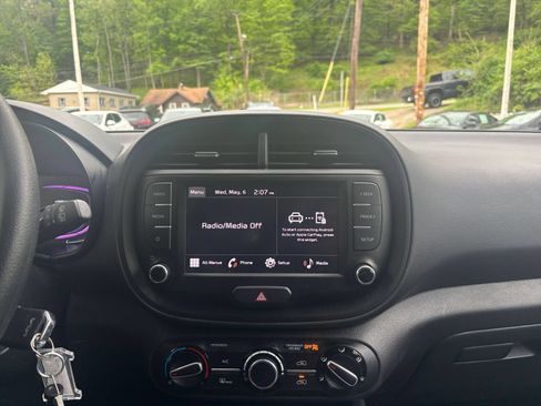 Used 2025 Kia Soul LX w/ LX Technology Package FWD image 17
