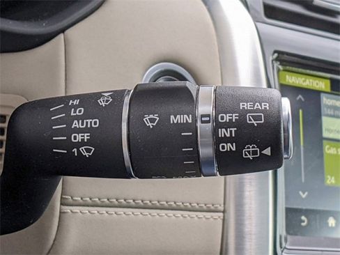 Used 2017 Land Rover Discovery HSE image 30