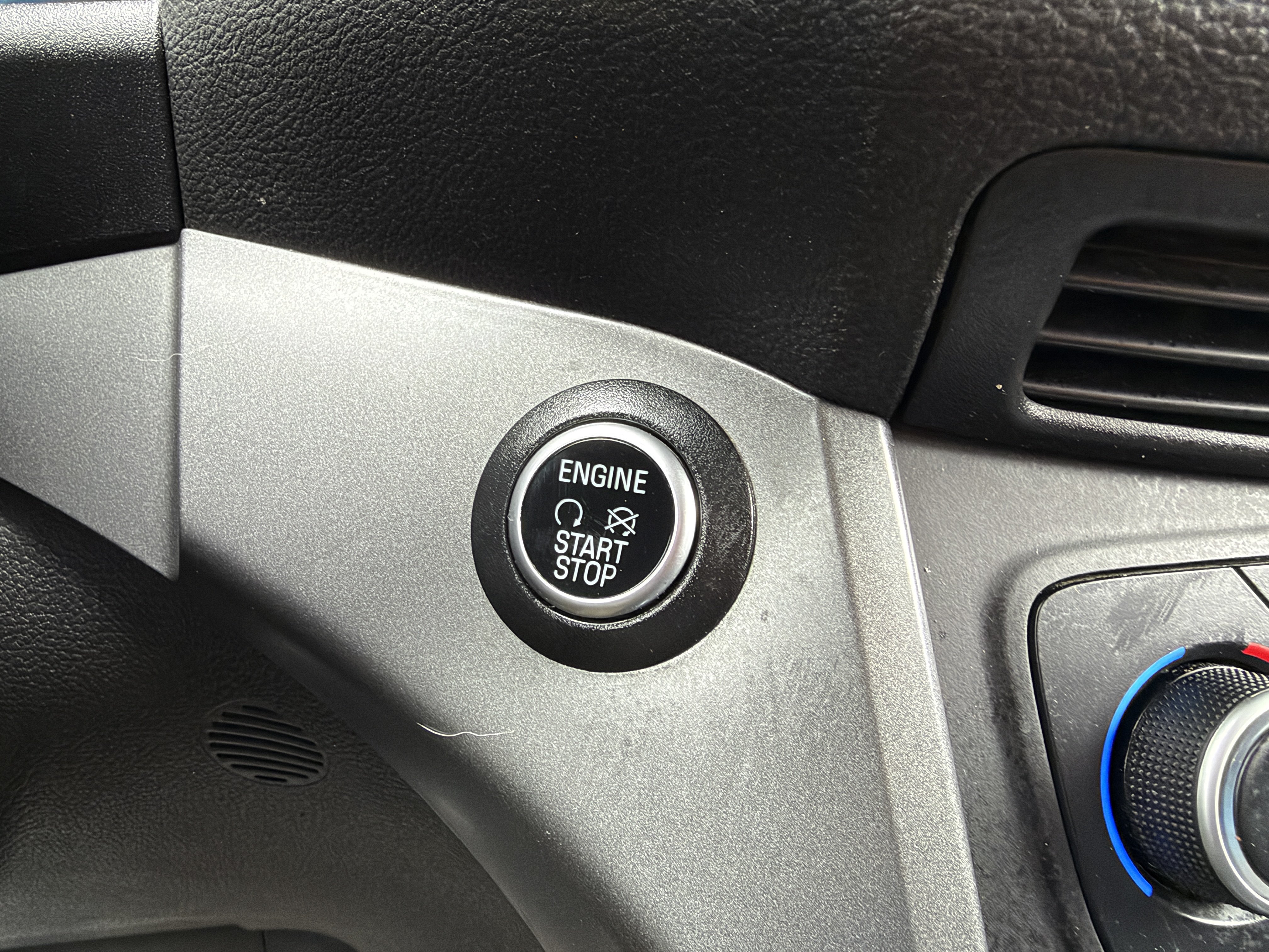 Used 2019 Ford Escape SE FWD image 19