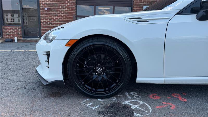 Used 2018 Toyota 86 RWD image 5