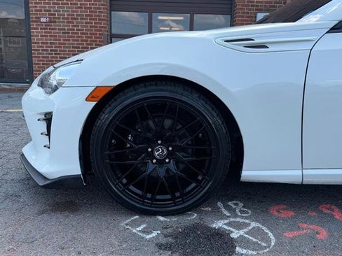 Used 2018 Toyota 86 RWD image 5
