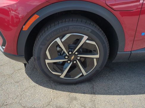 New 2026 Chevrolet Equinox EV LT image 32