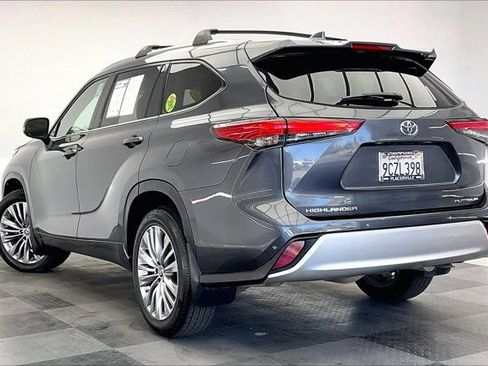 Used 2022 Toyota Highlander Platinum FWD image 10