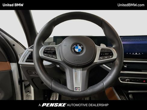 Used 2024 BMW X5 xDrive40i w/ M Sport Package AWD/4WD image 6