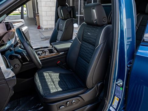 Used 2025 Cadillac Escalade Sport Platinum AWD/4WD image 30