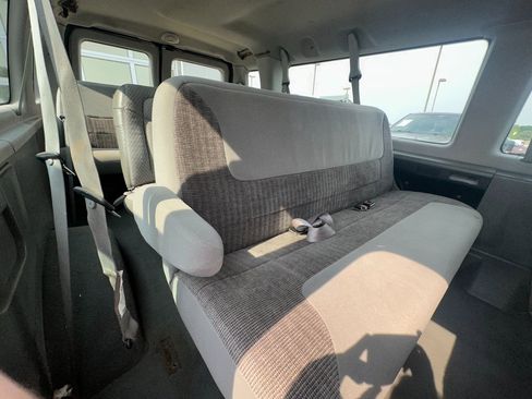 Used 2010 Ford E-350 and Econoline 350 XLT image 17