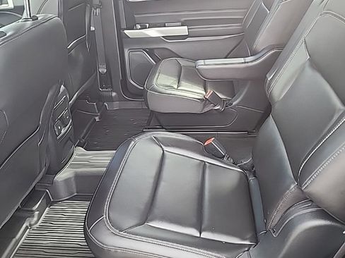 Used 2022 Ford Explorer XLT w/ Equipment Group 202A AWD/4WD image 14