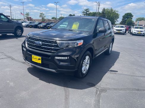 Used 2020 Ford Explorer XLT w/ Equipment Group 202A AWD/4WD image 4
