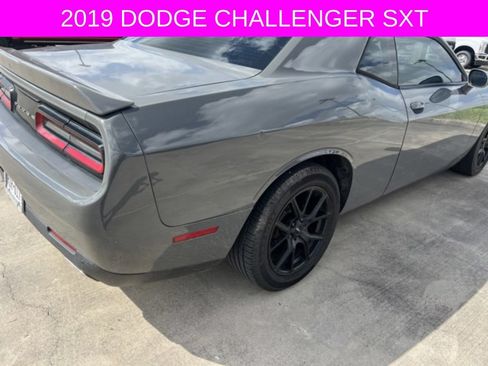 Used 2019 Dodge Challenger SXT w/ Driver Convenience Group RWD image 3